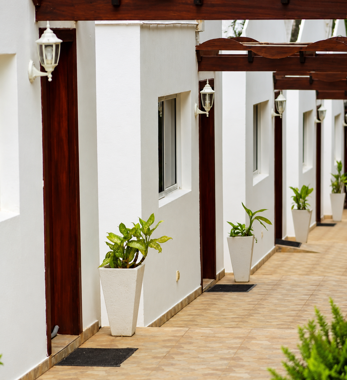 Acesso exterior aos alojamentos do DSR Angola