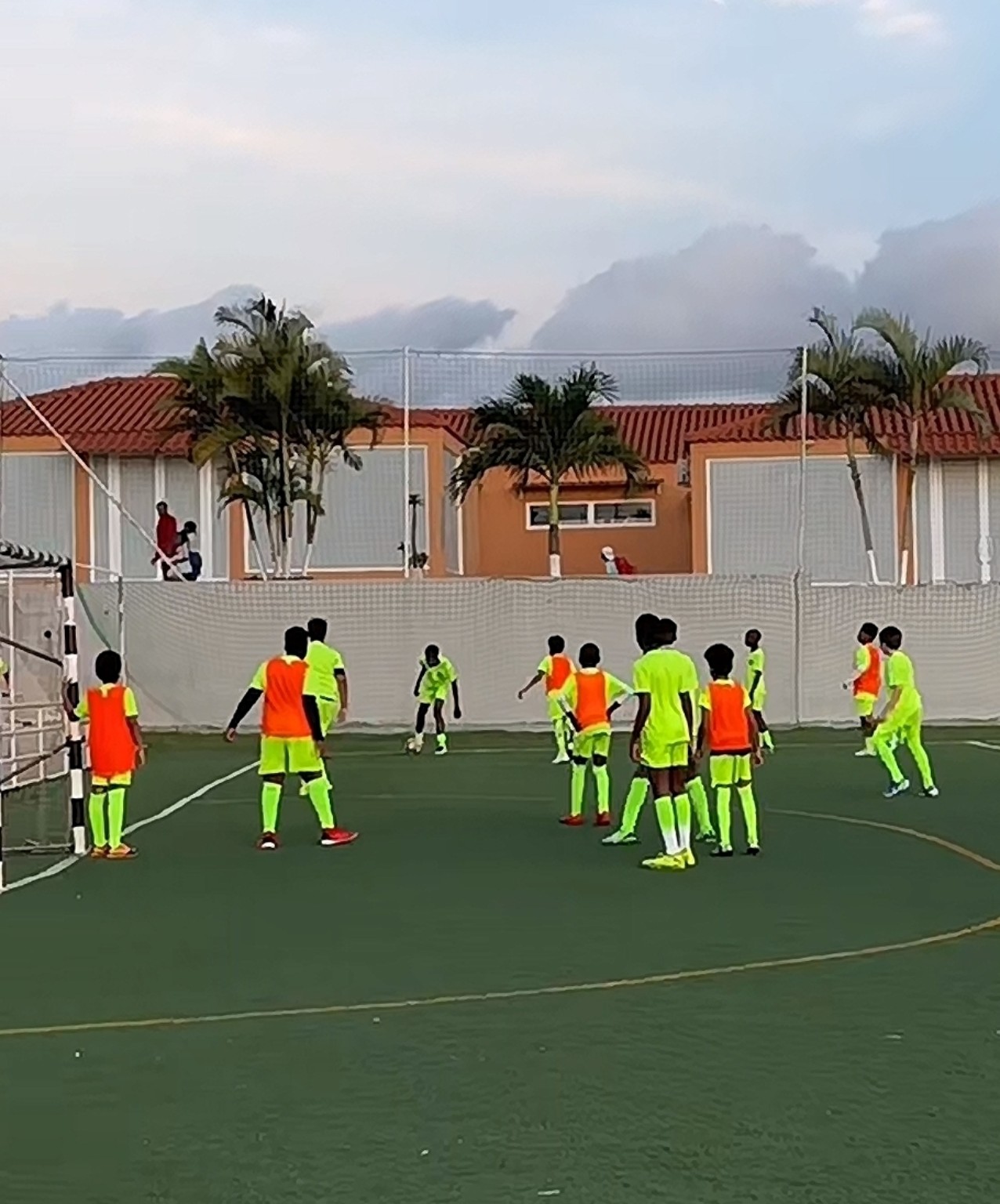 Treino da escola de futebol DECIFER SPORT LUANDA
